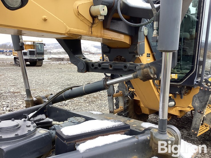 2013-deere-672g-image-19