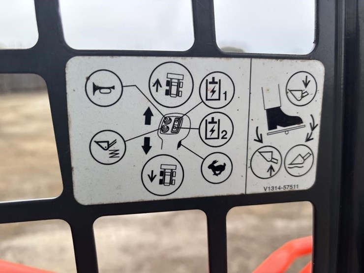 kubota-ssv75-image-24