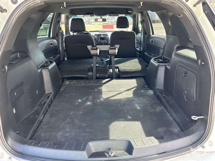 2016-ford-explorer-awd-suv-image-23