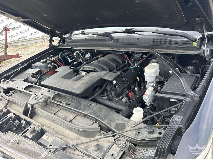 2019-chevrolet-tahoe-4x4-suv-image-7