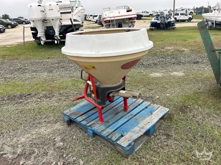 kverneland-ps203-seed-spreader-pto-attachment-image-8