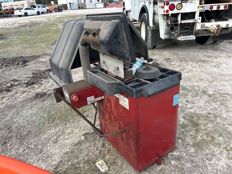 coats-1055-direct-drive-wheel-balancer-machine-image-2