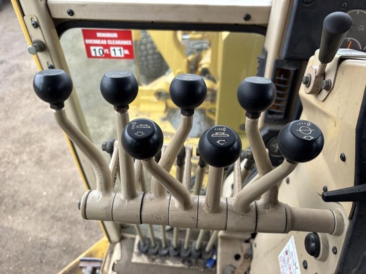 2006-caterpillar-143h-image-36