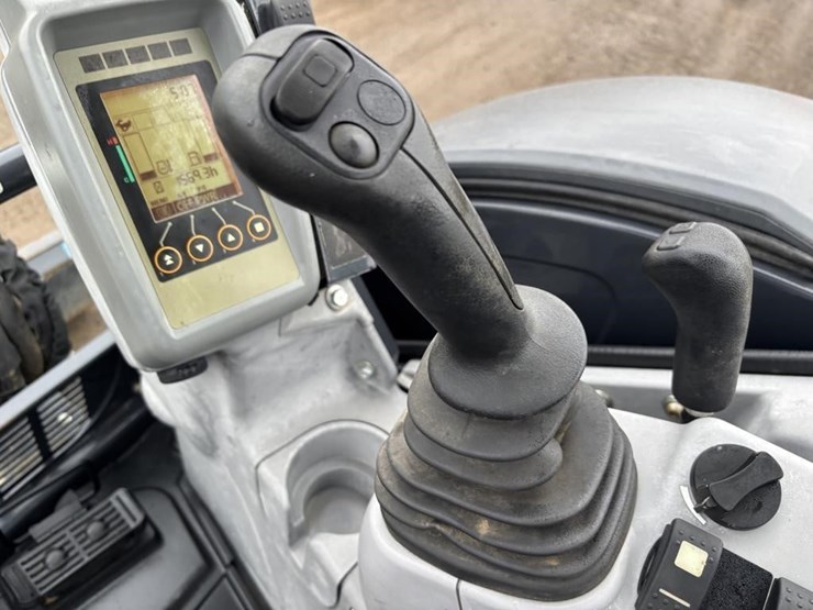 2022-deere-35g-image-32