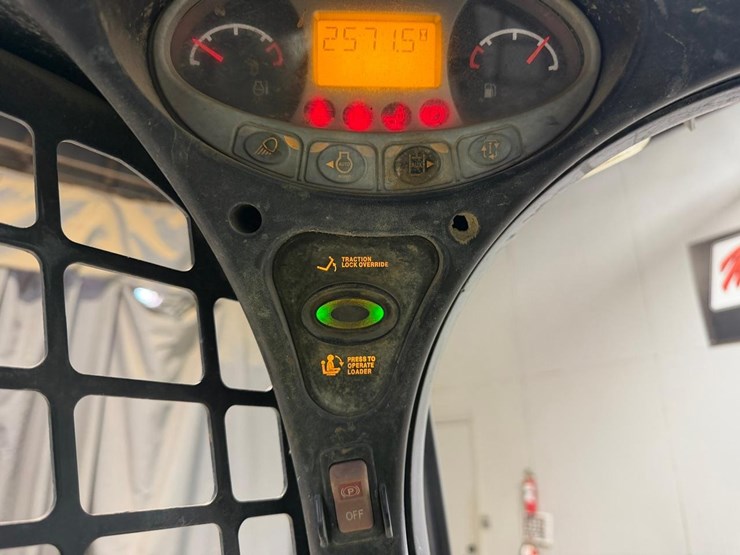 2019-bobcat-t595-image-22