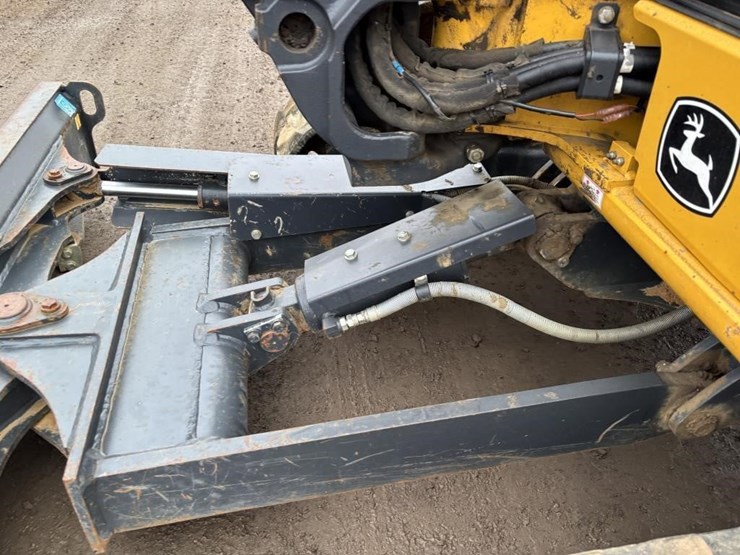 2022-deere-35g-image-21