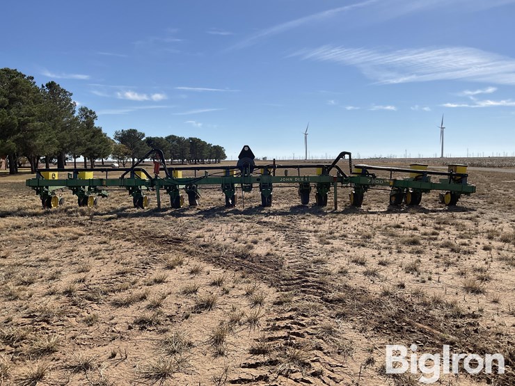 john-deere-7300-image-2