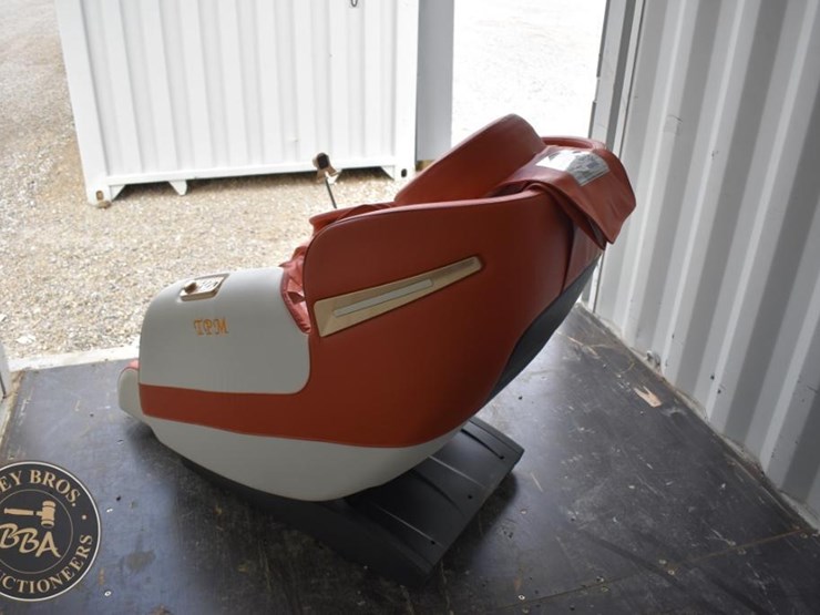 tpm-ergoflux-massage-chair,-orange-&-white,-usb-port,-shiatsu-&-kneading-image-3