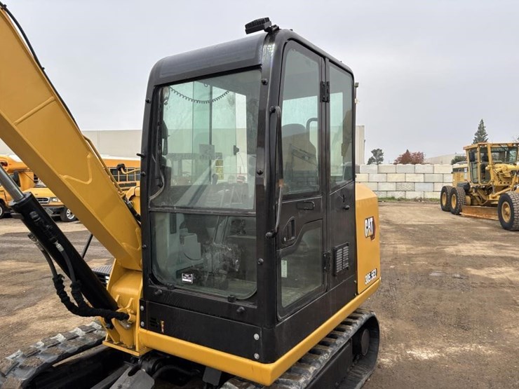 caterpillar-305.5e2-image-26