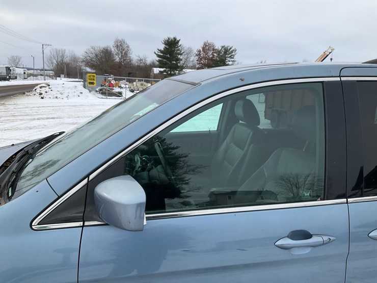 2010-honda-odyssey-touring-image-16