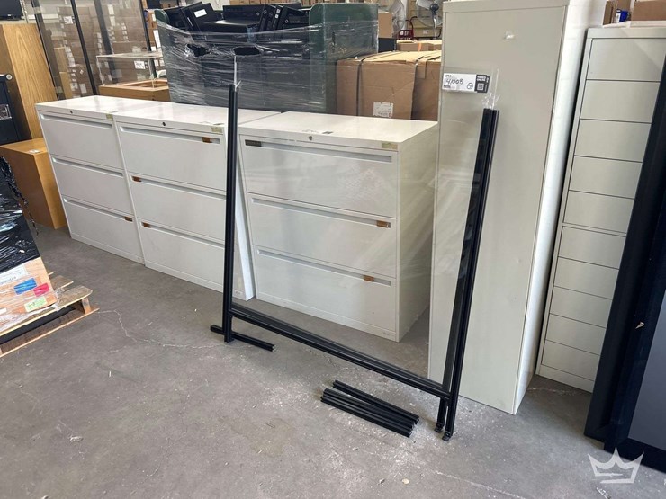 two-plexiglass-dividers-image-1