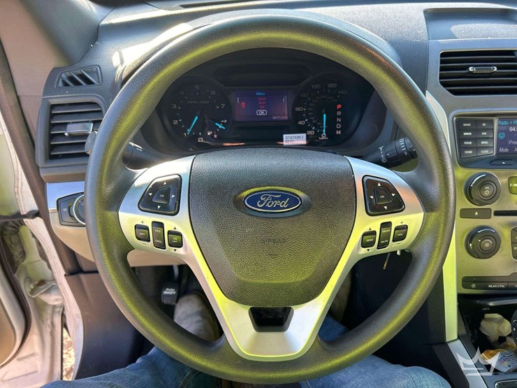 2013-ford-explorer-suv-image-13