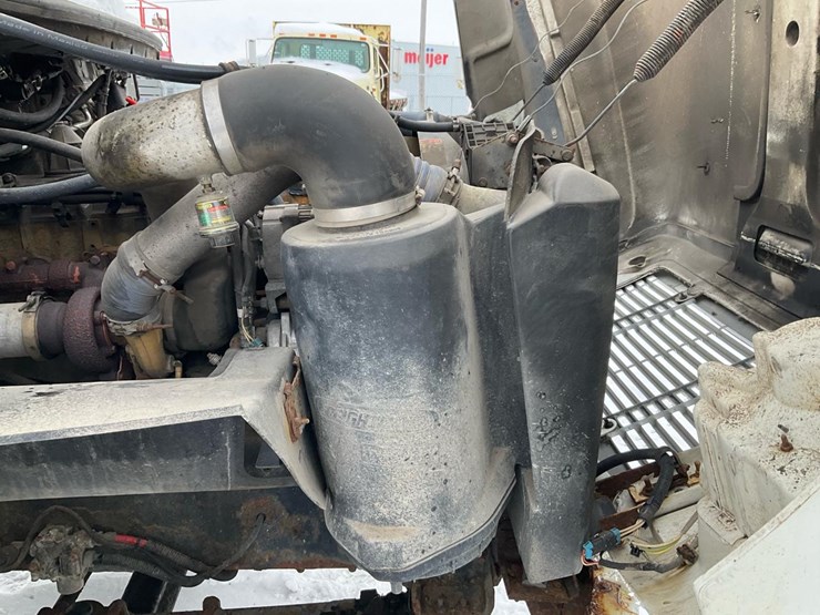 2000-freightliner-fl70-image-73