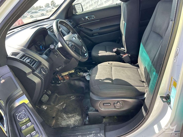 2018-ford-explorer-awd-suv-image-12