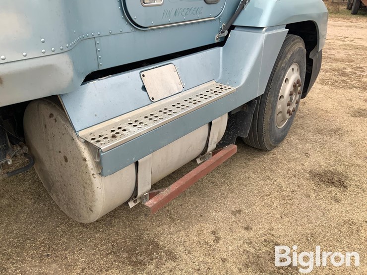 1992-freightliner-fld120-image-18