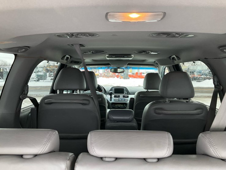 2010-honda-odyssey-touring-image-77