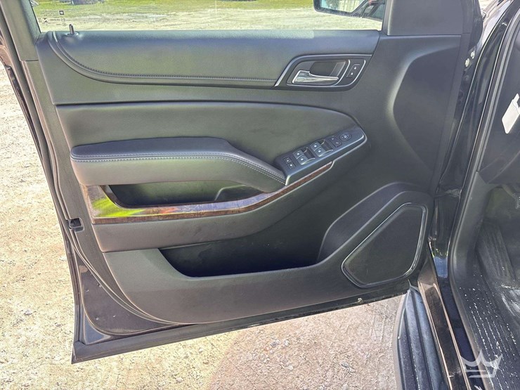 2019-chevrolet-tahoe-suv-image-10