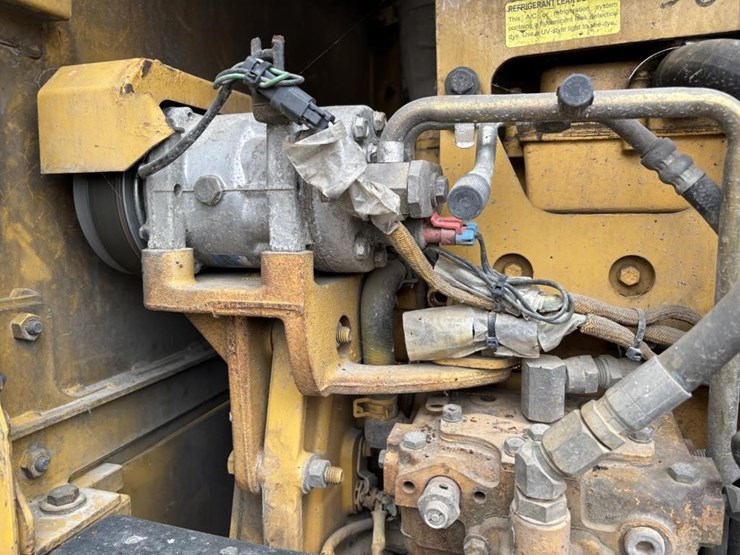 2006-caterpillar-143h-image-50