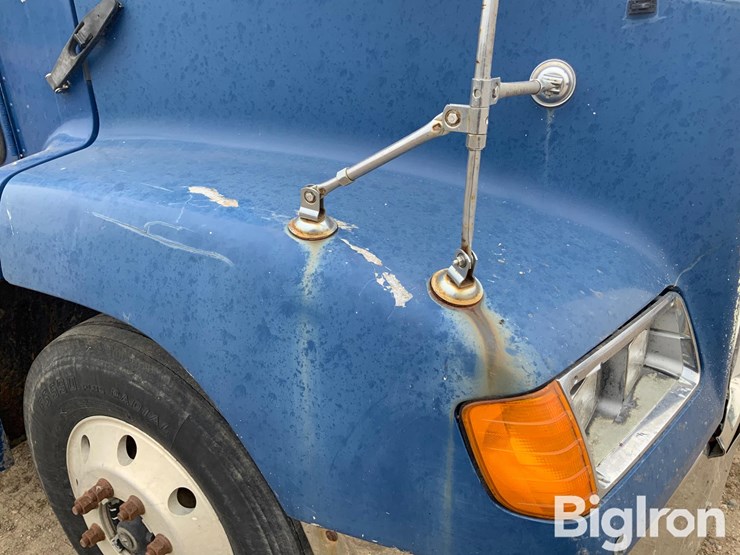 1999-freightliner-fld112-image-19