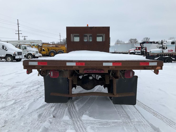 2000-freightliner-fl70-image-4