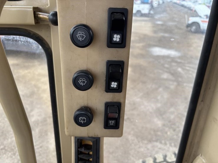 2006-caterpillar-143h-image-45