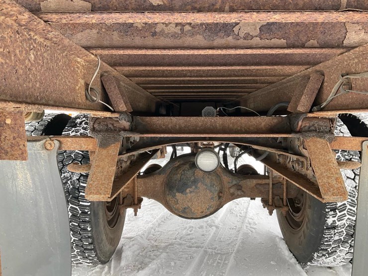 2000-freightliner-fl70-image-38