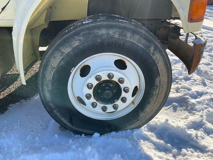 international-4900-image-47