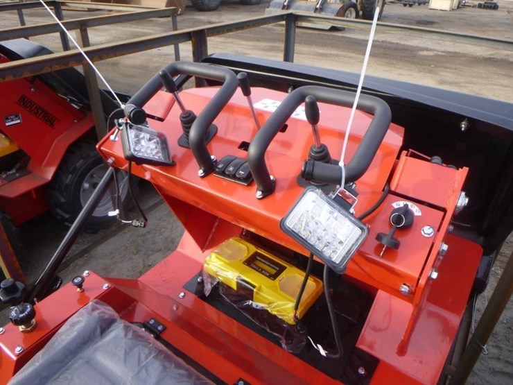 2025-agt-sda140w-skid-steer-loader-image-17