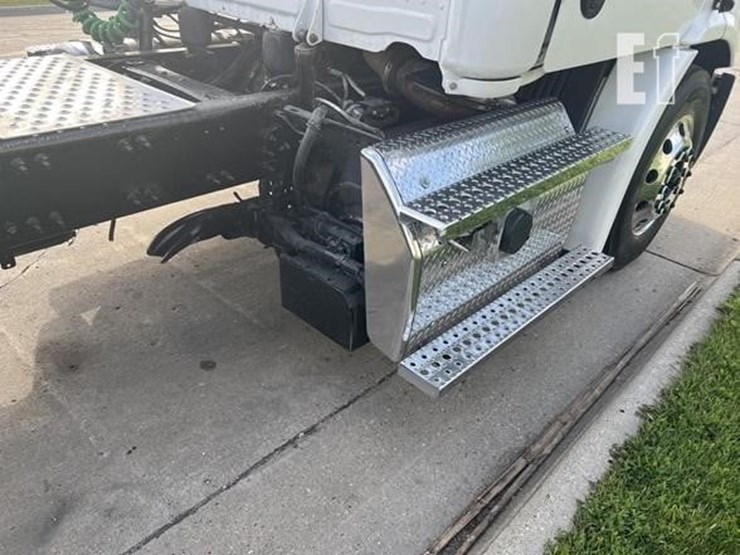 2020-freightliner-cascadia-113-image-27