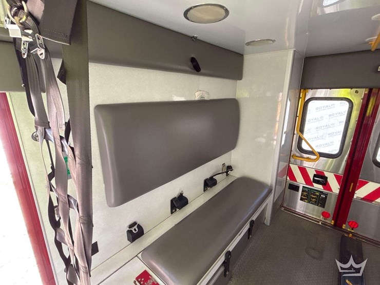2016-ram-4500-chassis-ambulance-image-32