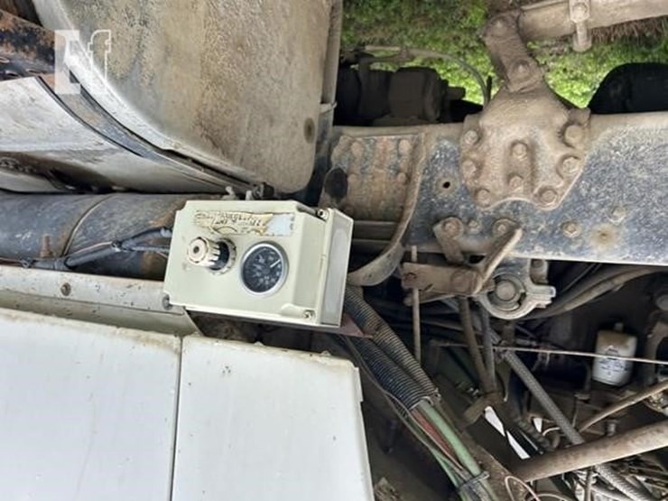 1997-ford-lt8000-image-38