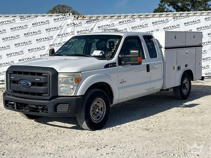 2014-ford-f-250-ext.-cab-service-truck-image-1