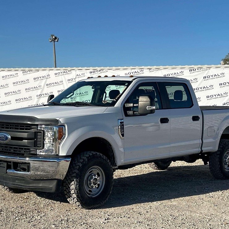2019 Ford F-350 4x4 Crew Cab Pickup Truck