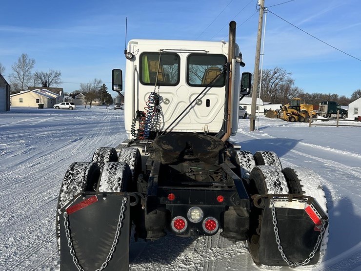 2018-freightliner-cascadia-125-image-4