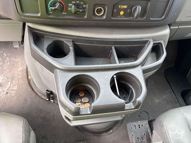 2012-ford-e-350-enclosed-service-van-image-33