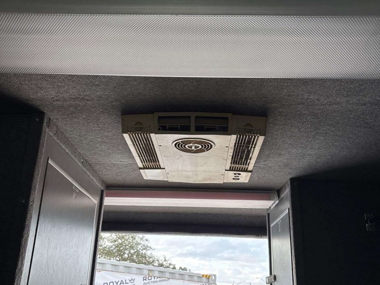 2001-workhorse-custom-chassis-p42-delivery-truck-image-46