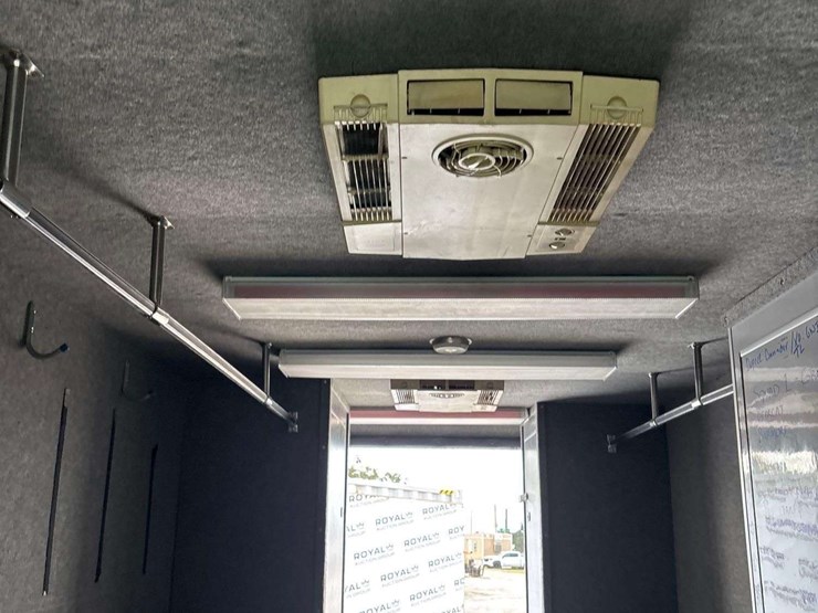 2001-workhorse-custom-chassis-p42-delivery-truck-image-44