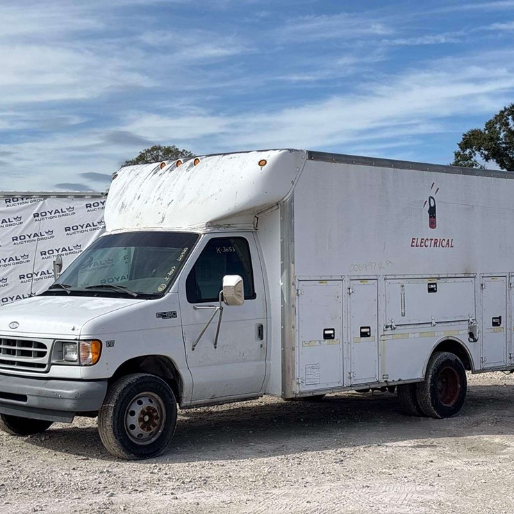 2002 Ford E-450 Enclosed Service Van