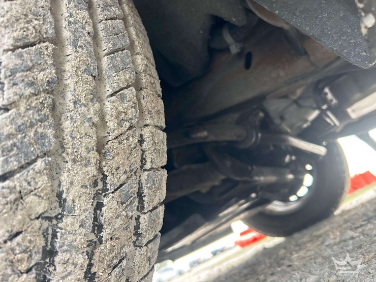 2014-gmc-sierra-slt-crew-cab-pickup-truck-image-18