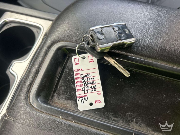 2014-gmc-sierra-slt-crew-cab-pickup-truck-image-23