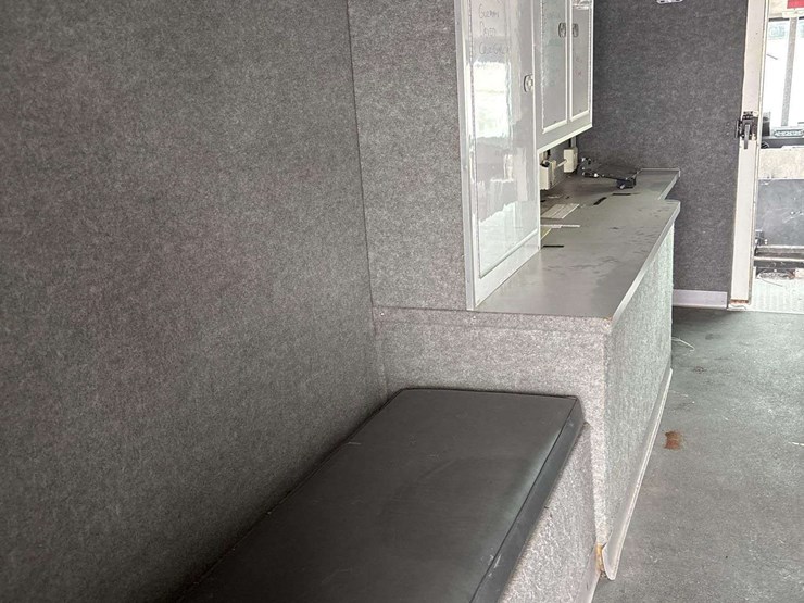 2001-workhorse-custom-chassis-p42-delivery-truck-image-32