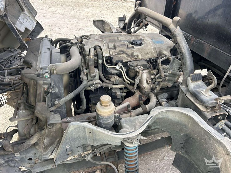 2005-mitsubishi-fuso-fe84d-auto-crane-3203-prx-3,200-lb-crane-utility-truck-image-7