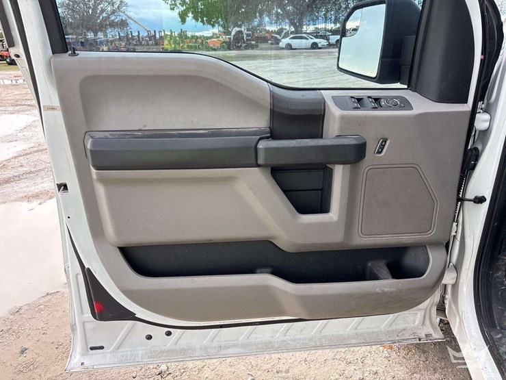 2019-ford-f-150-4x4-ext.-cab-pickup-truck-image-14