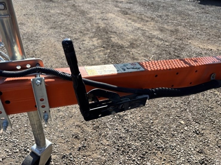 2023-jlg-t350-image-12