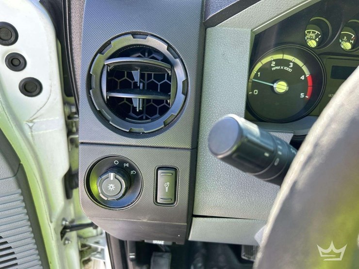 2014-ford-f-250-ext.-cab-service-truck-image-15