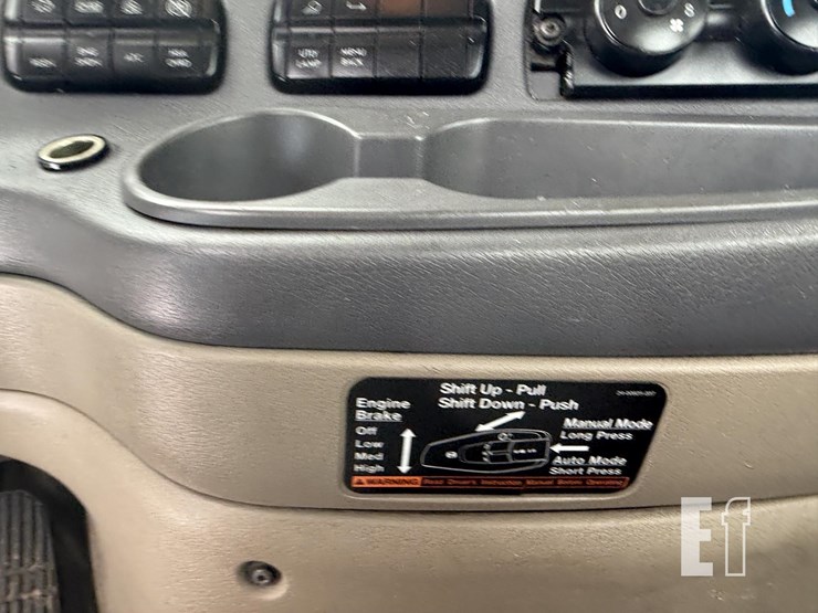 2016-freightliner-cascadia-125-image-31