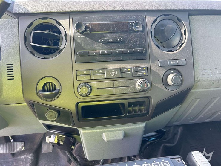 2015-ford-f-250-crew-cab-pickup-truck-image-18