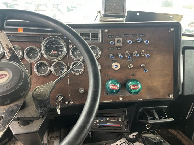 1988-peterbilt-379-image-14
