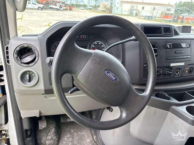 2012-ford-e-350-enclosed-service-van-image-28