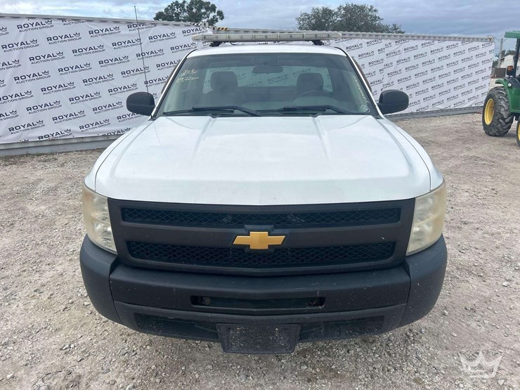 2013-chevrolet-silverado-1500-pickup-truck-image-20